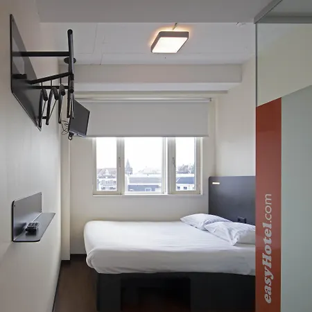 Easyhotel Centre מלון 2*