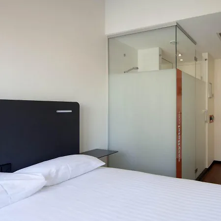 Easyhotel Centre מלון