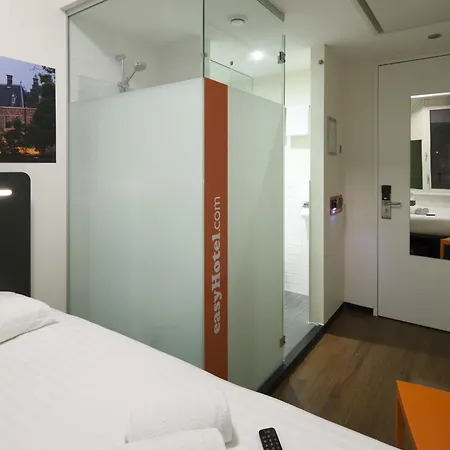 Easyhotel Centre מלון 2*