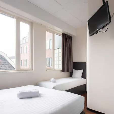 Easyhotel Centre 2* האג
