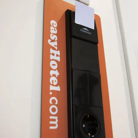 Easyhotel Centre מלון 2*